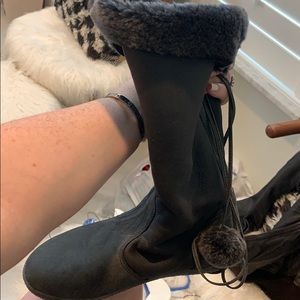 Fur lined boot. YIN Brand